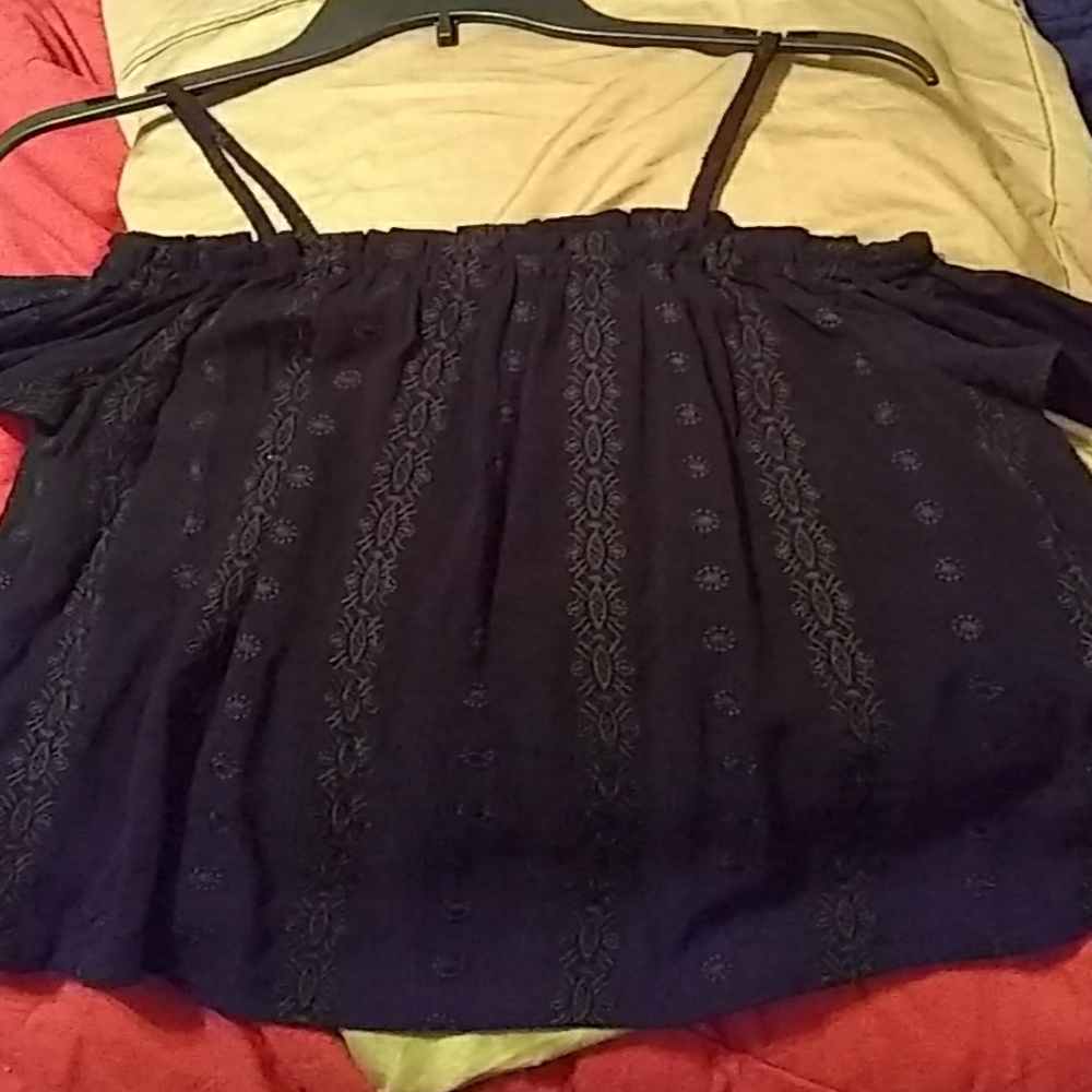 A All Black Tank Top With Sleeveless Shoulder cuff